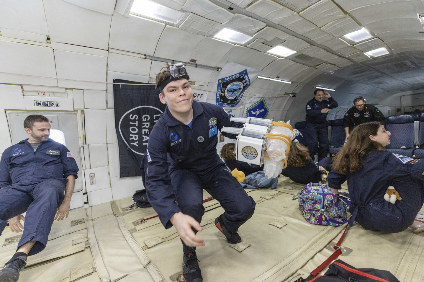 Microgravity experiment flight